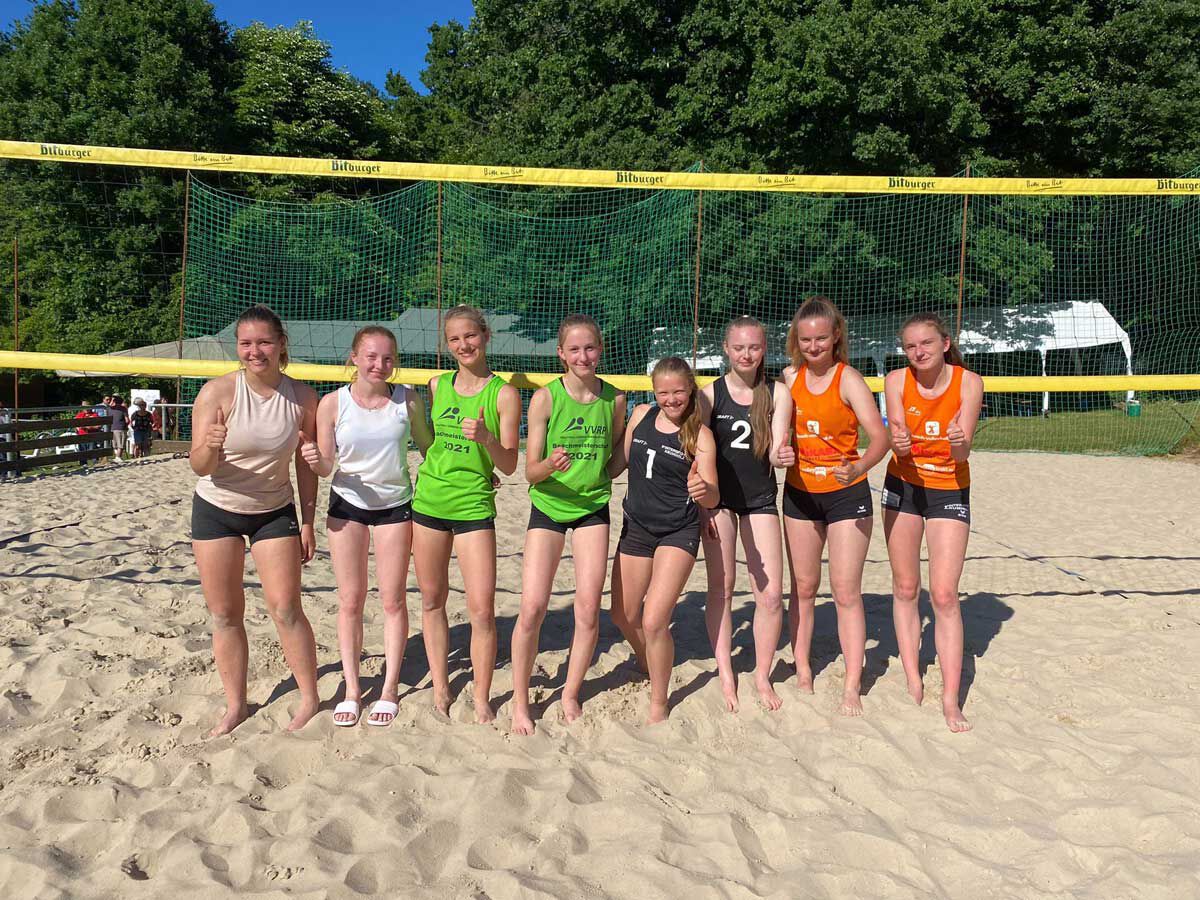 von links nach rechts zu sehen:   Asja Hasnadar/Christine Walth (2.Platz)/Alice und Nicole Turmovich (1.Platz)/Lola Ebner/Djamila Roll (3.Platz)/Katja und Karina Klum (5.Platz)