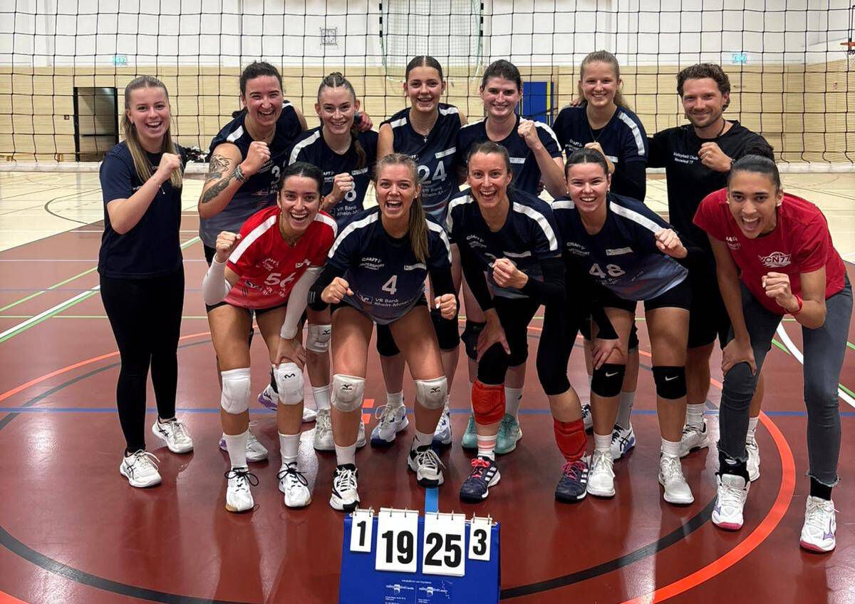 Hintere Reihe v.l.n.r.:  Laura Neufeld, Lisa Guillermard (33), Luca Kalter (18), Nadiia Tsanyniak (24), Miriam Sevenich (11), Vanessa Trambow (6), Trainer Benjamin Meßner. Vordere Reihe v.i.n.r.: Pia Meurer Campos (56), Annika Hochmuth (4), Laura Hammes (32), Julena Braun (48), Sarah Hanioui